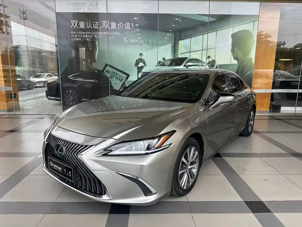 Lexus ES 2021 — фото 1