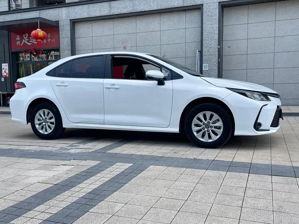 Toyota Corolla 2023 — фото 4