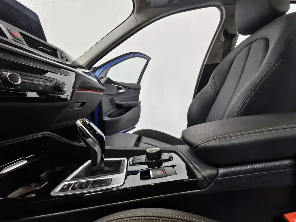 BMW 1 Series 2020 — фото 12