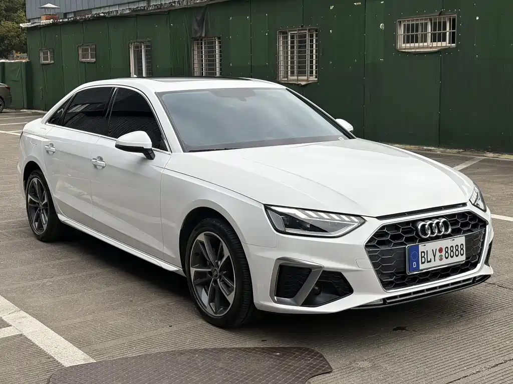 Audi A4L 2023 — фото 3