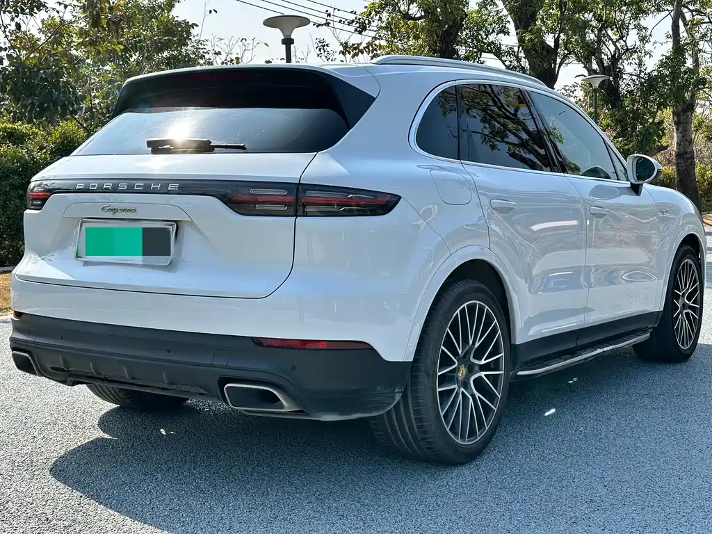 Porsche Cayenne Hybrid 2021 — фото 4