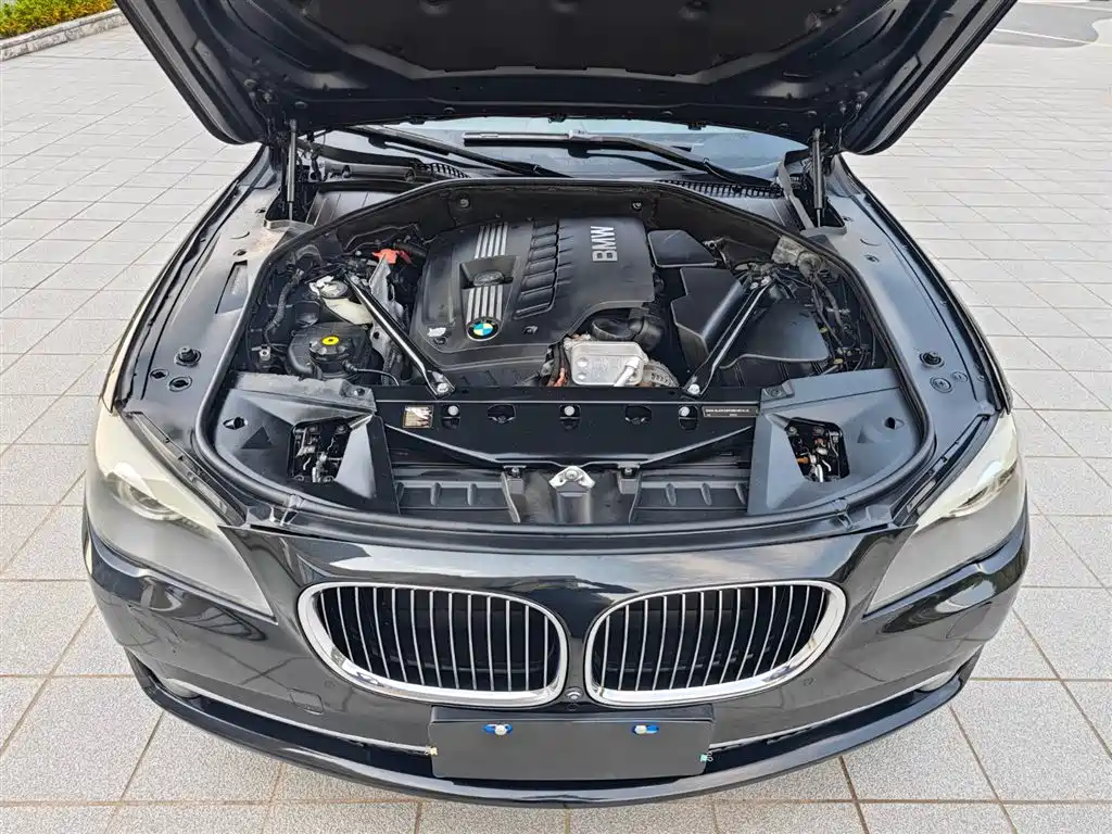 BMW 7 Series 2012 — фото 18