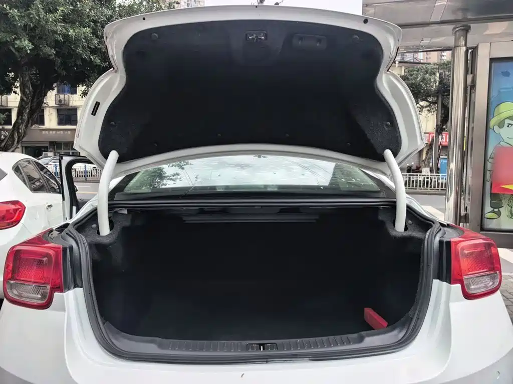 Chevrolet Malibu 2015 — фото 16