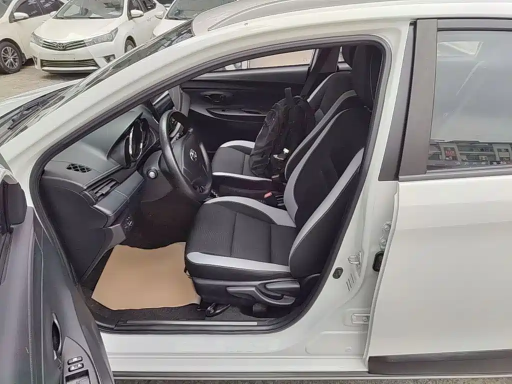 Toyota Yaris L 2021 — фото 15