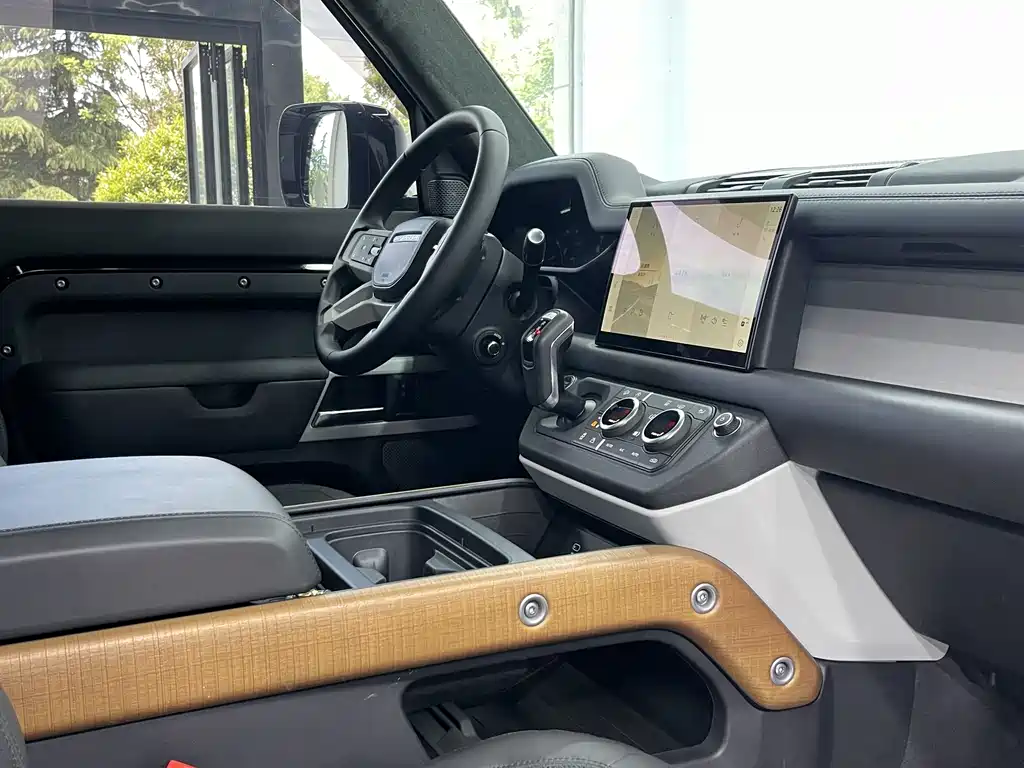Land Rover Defender 2022
