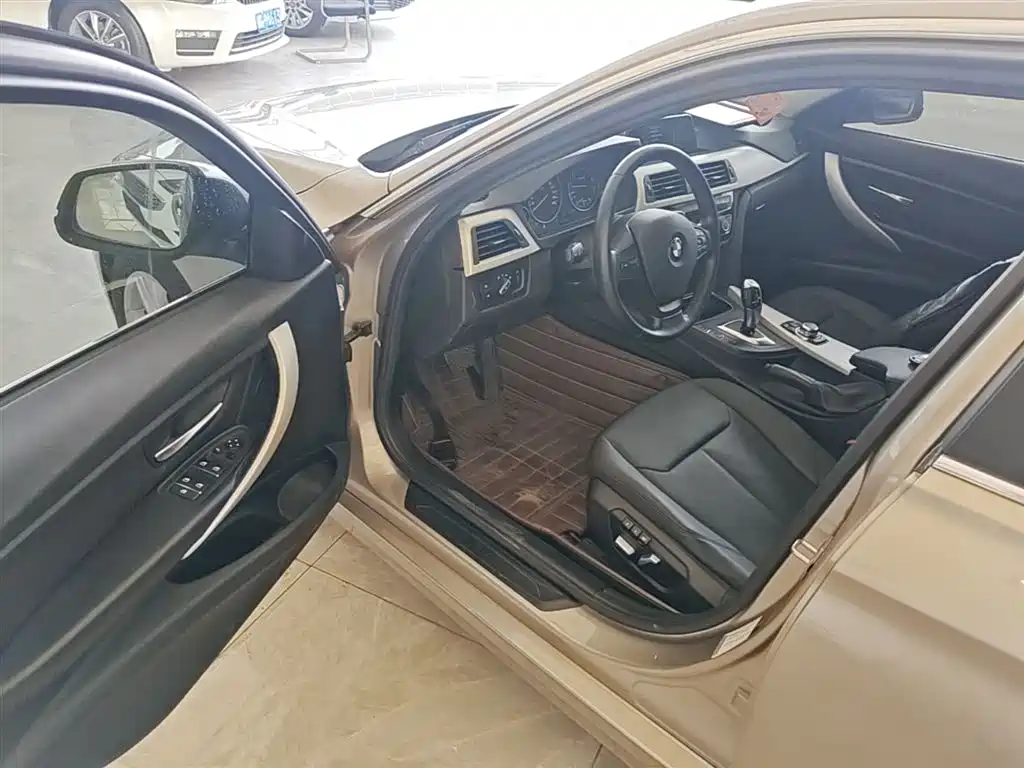 BMW 3 Series 2016 — фото 16