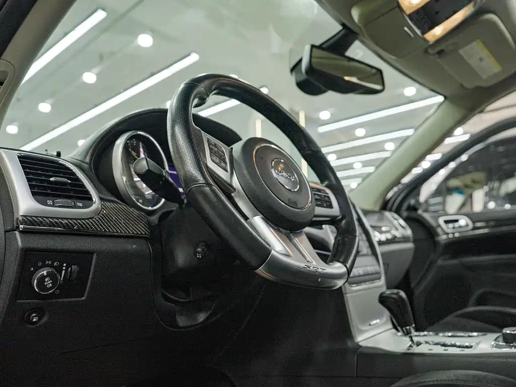 Jeep Grand Cherokee SRT 2012 — фото 20
