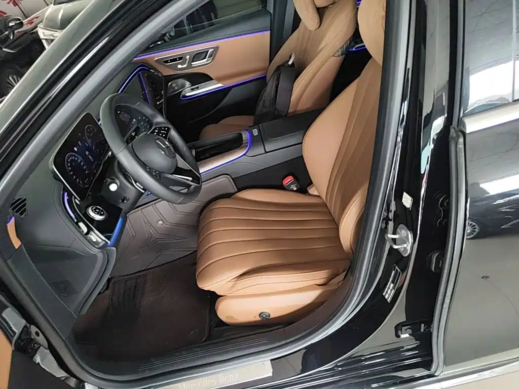 Mercedes-Benz E-Class 2025 — фото 15