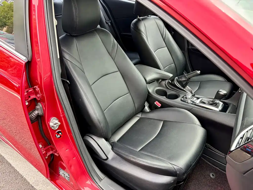 Mazda 3 Axela 2016 — фото 31