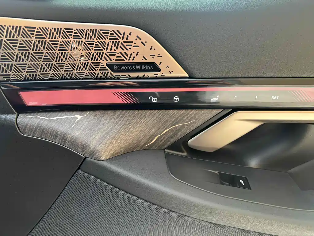 BMW 5 Series 2025 — фото 12