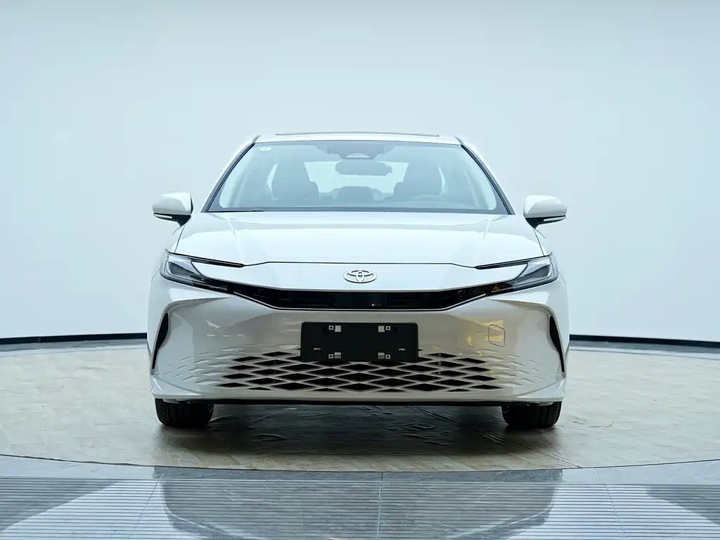 Toyota Camry 2026 — фото 2