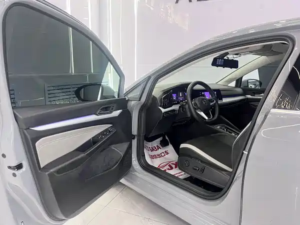 Volkswagen Golf 2024