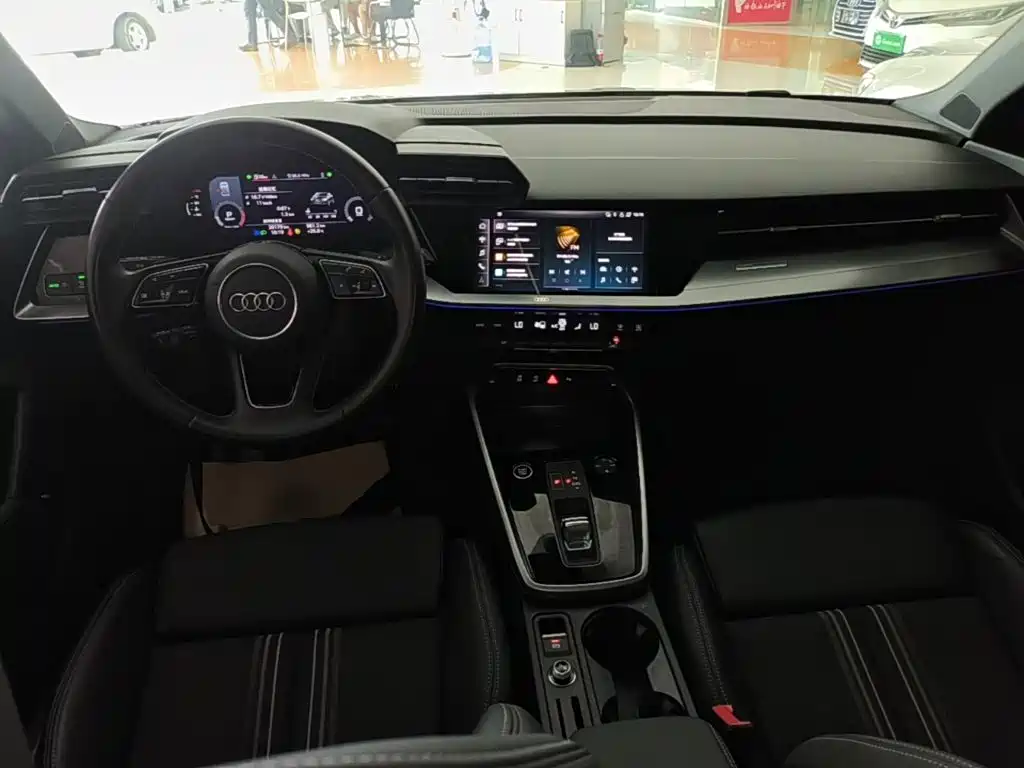 Audi A3 2024 — фото 10