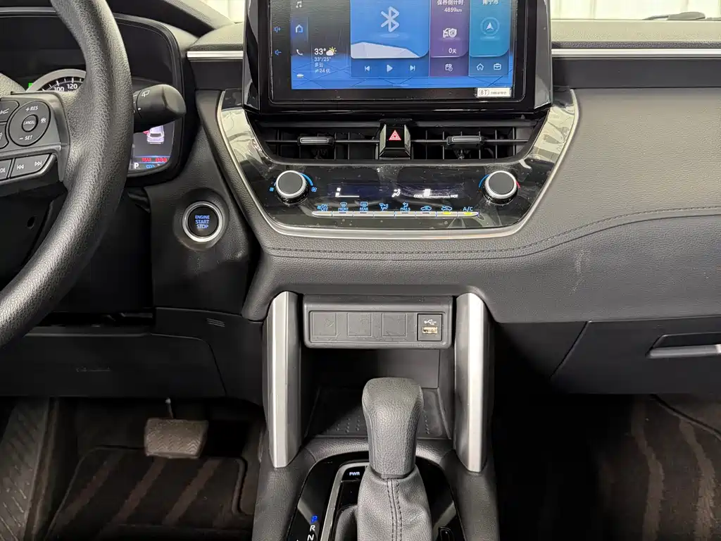 Toyota Corolla Cross 2023 — фото 15