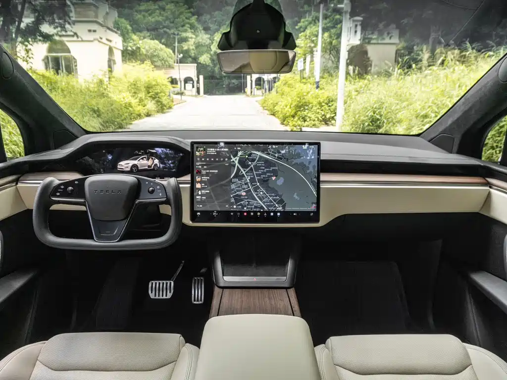 Tesla Model X 2023 — фото 12