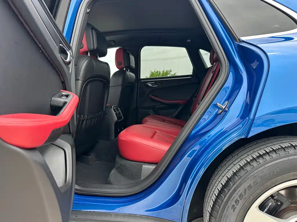 Porsche Macan 2017 — фото 20