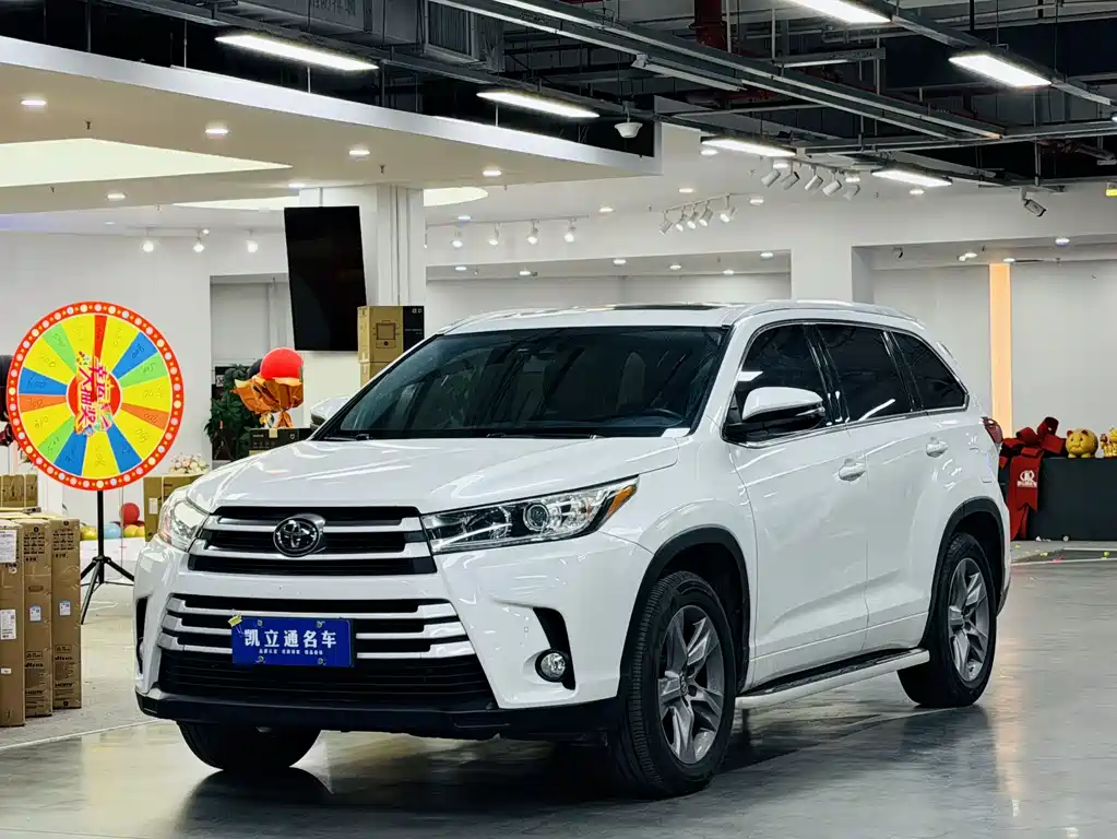 Toyota Highlander 2021 — фото 1
