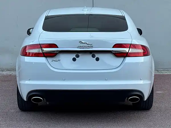 Jaguar XF 2015