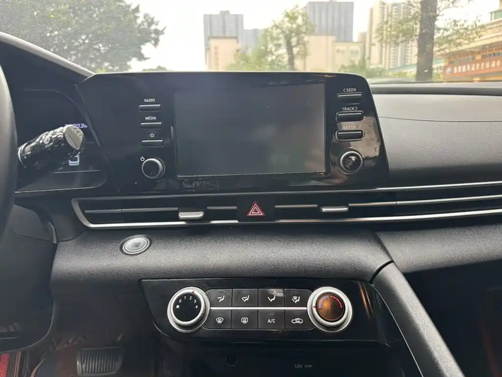 Hyundai Elantra 2021 — фото 16