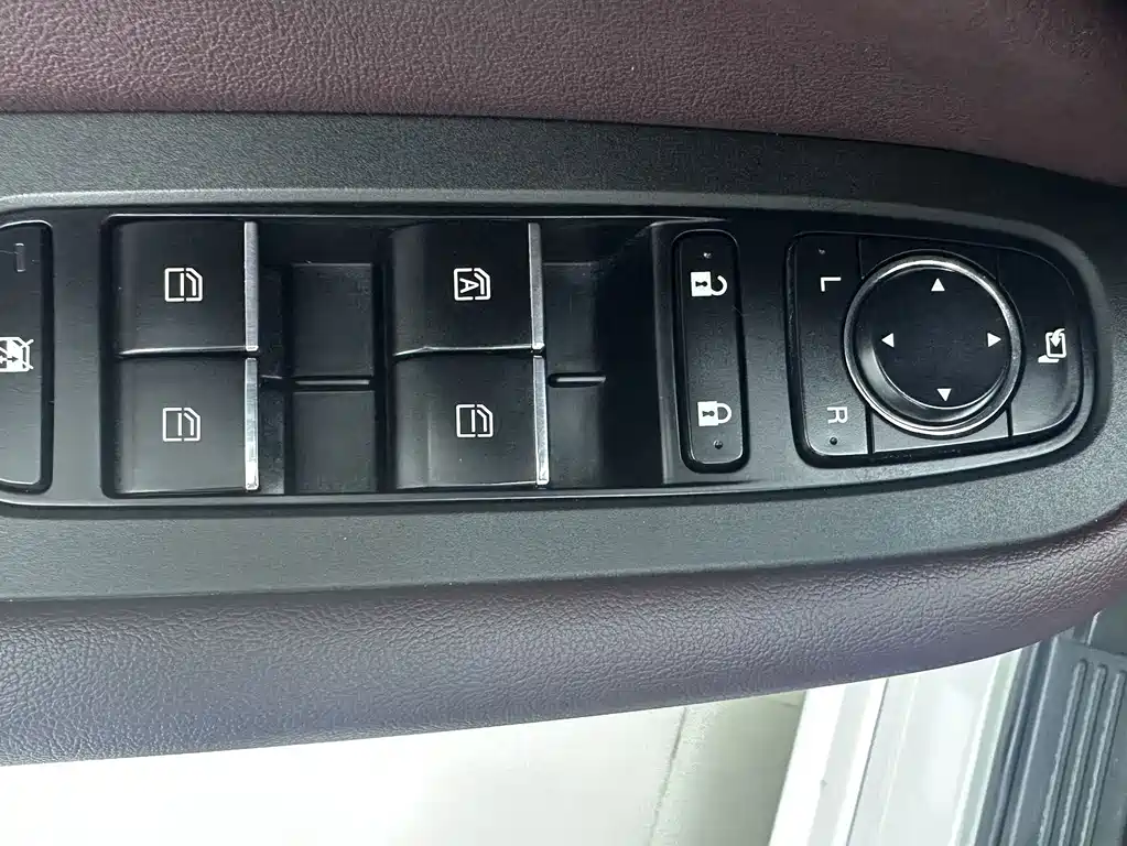 GAC Trumpchi M6 2022 — фото 17