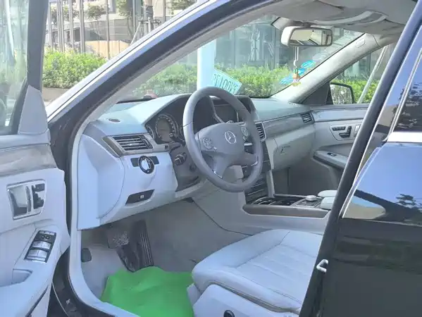 Mercedes-Benz E-Class 2010