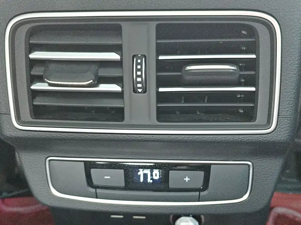 Audi Q5L 2024 — фото 11