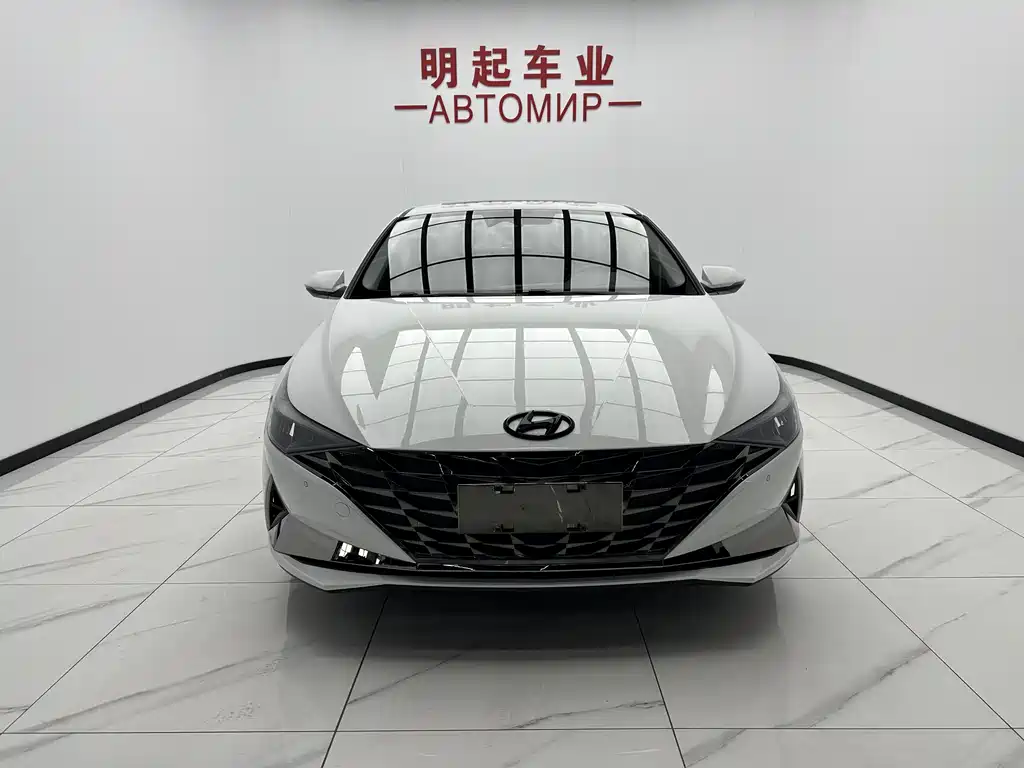 Hyundai Elantra 2023
