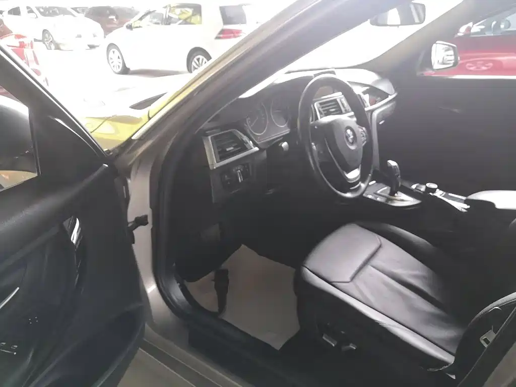 BMW 3 Series 2016 — фото 16