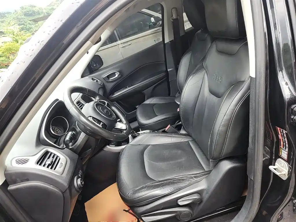 Jeep Compass 2018 — фото 15