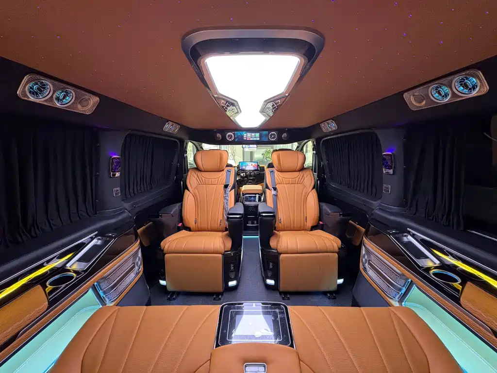Toyota Hiace — фото 11