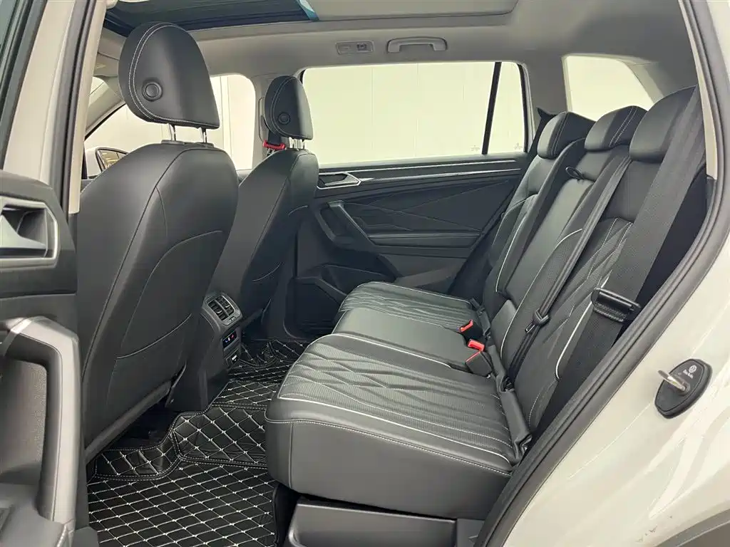 Volkswagen Tiguan L 2023 — фото 7