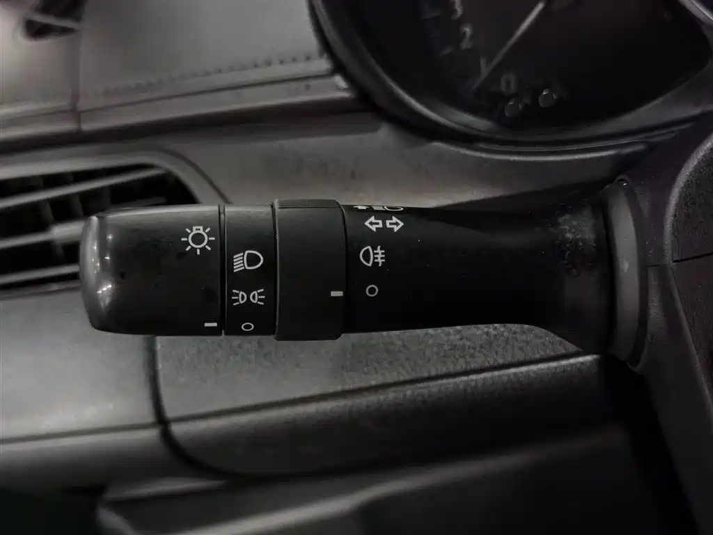 Toyota Yaris L 2019 — фото 19