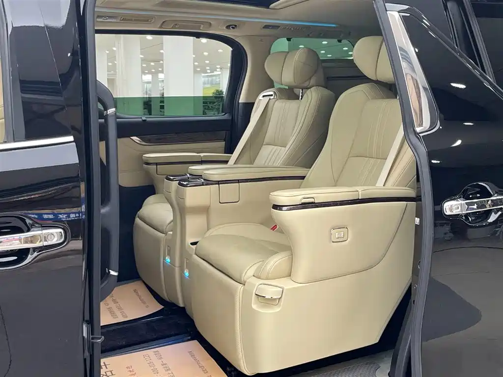 Toyota Alphard 2023 — фото 14