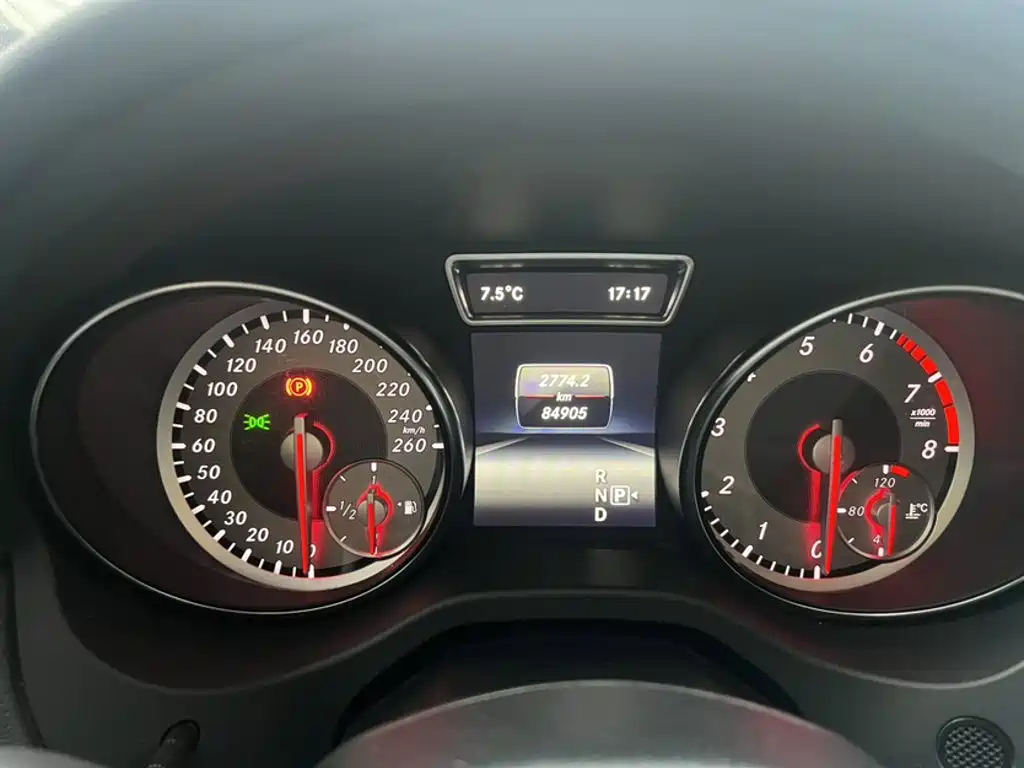 Mercedes-Benz GLA 2015 — фото 12