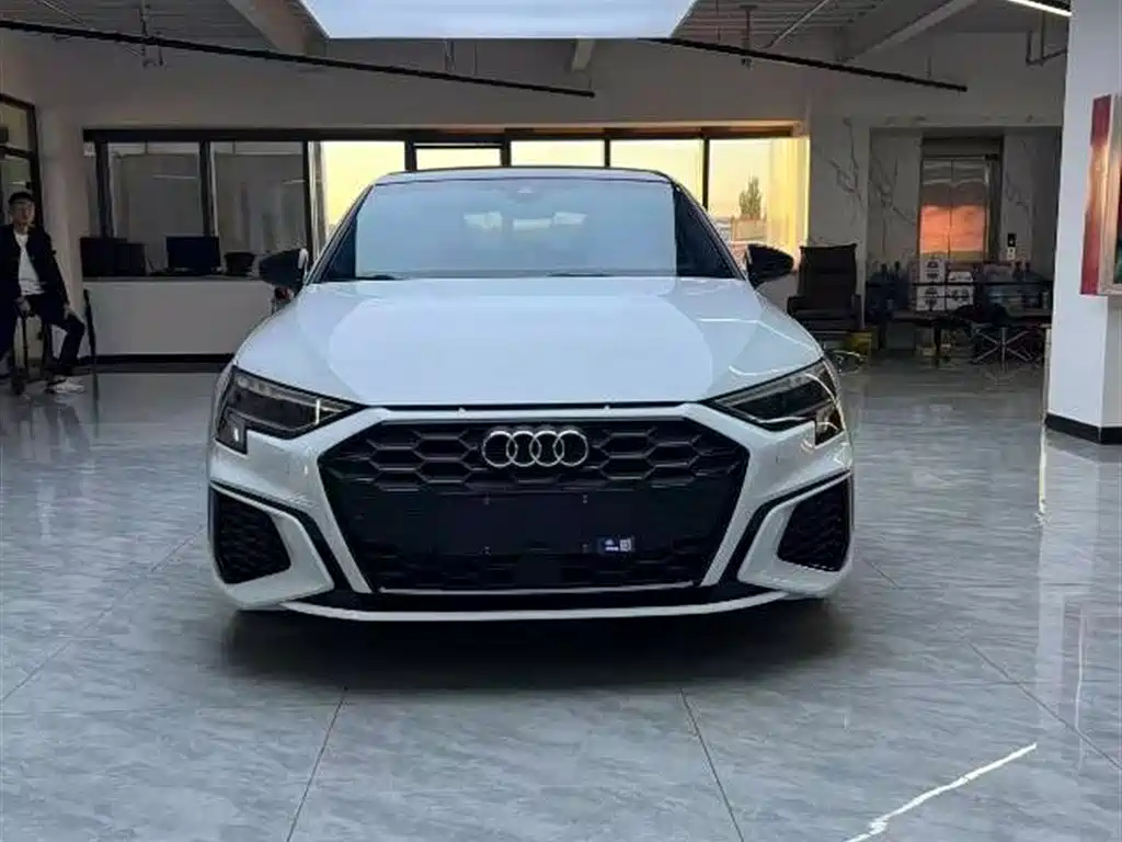 Audi A3 2022 — фото 1