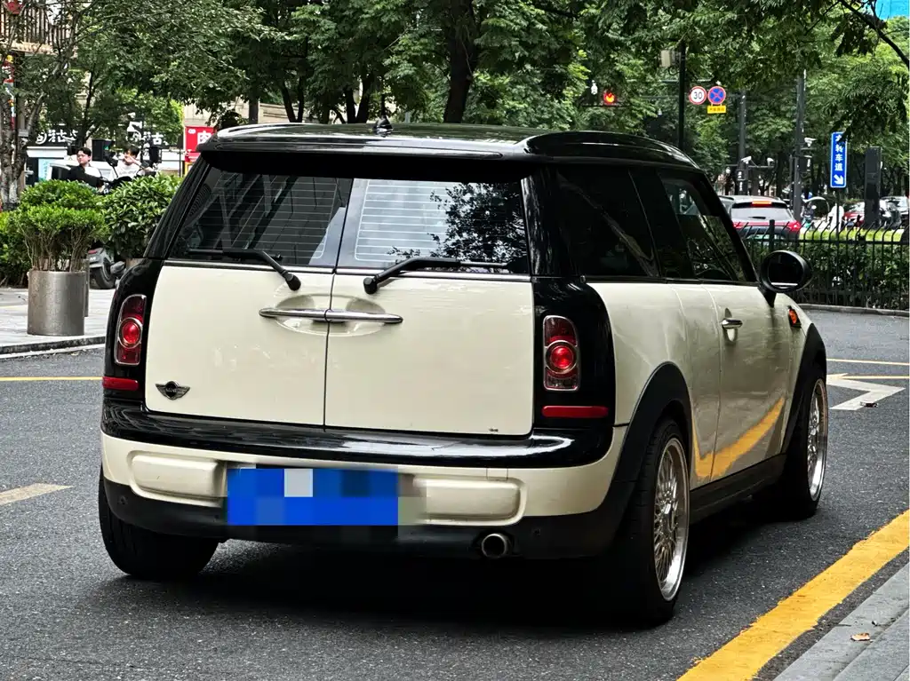 MINI Clubman 2012