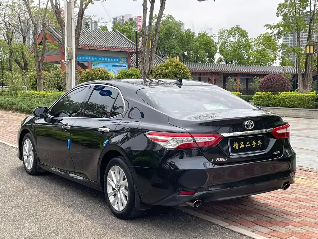 Toyota Camry 2023 — фото 12