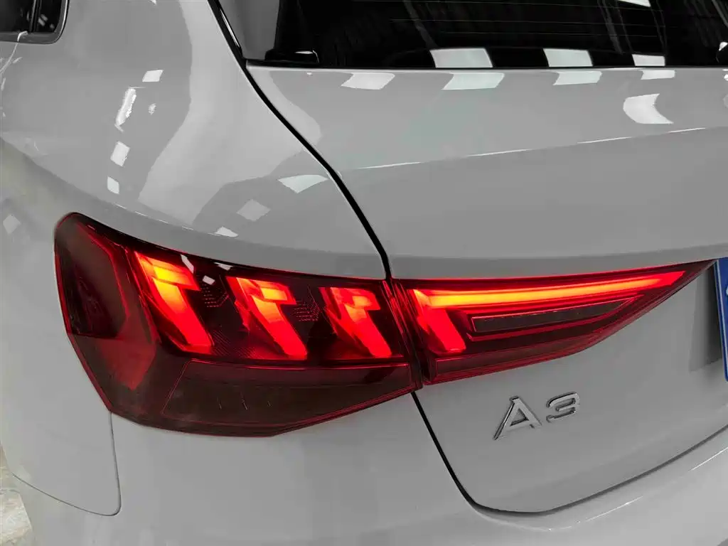 Audi A3 2023 — фото 19