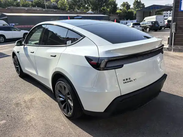 Tesla Model Y 2026