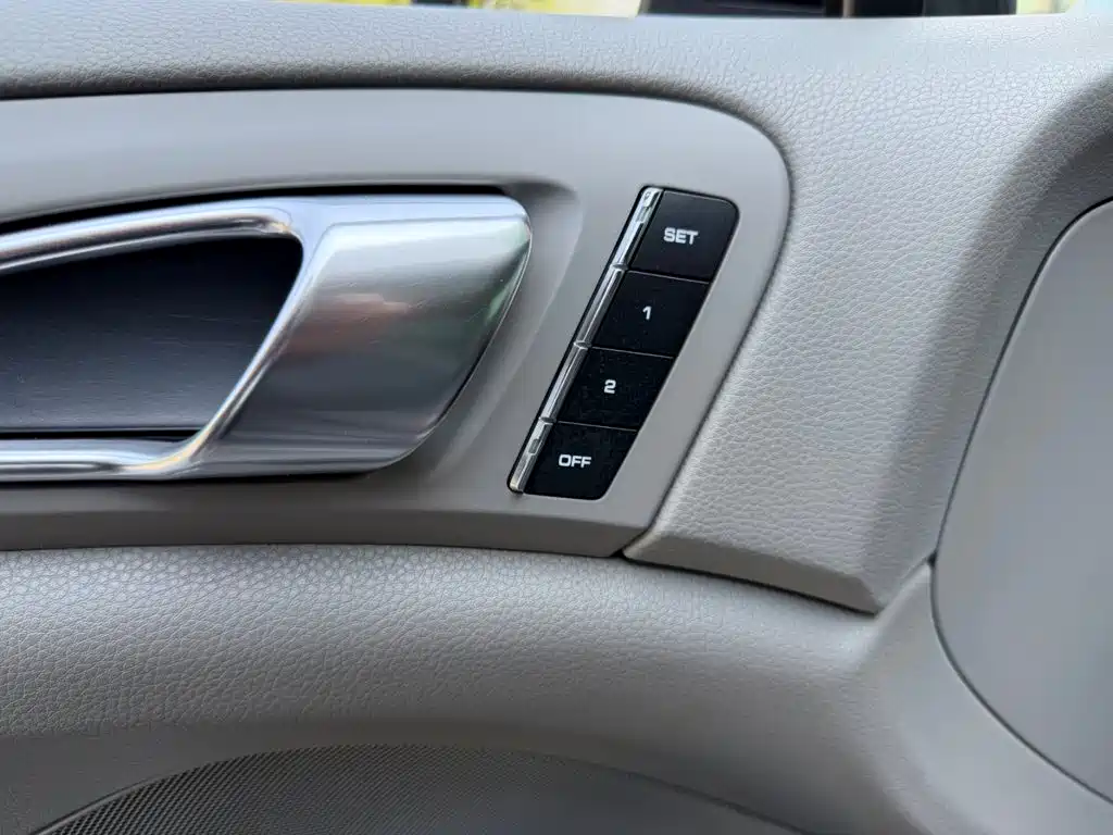Porsche Cayenne 2011 — фото 9