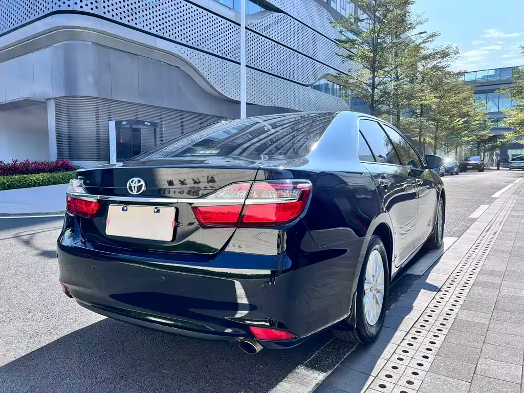 Toyota Camry 2015 — фото 13