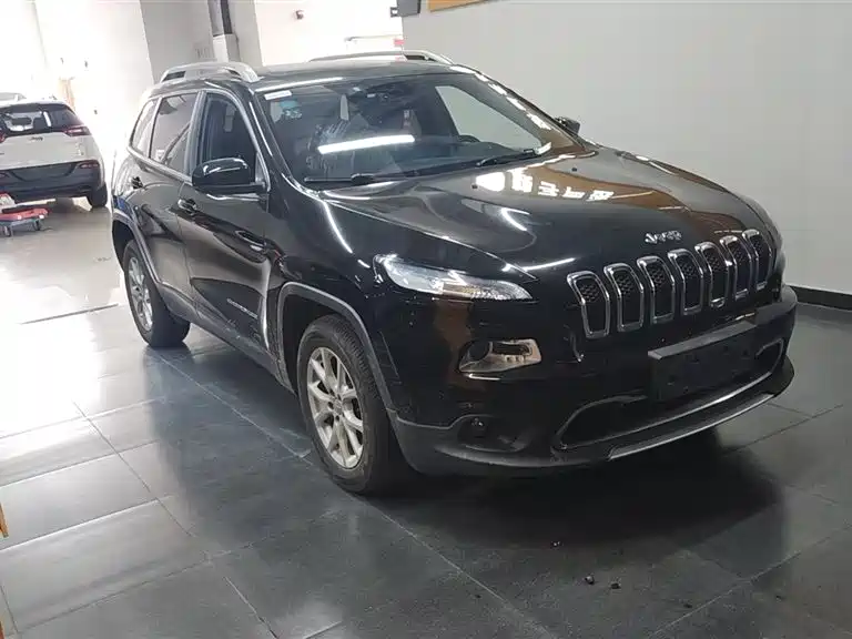 Jeep Cherokee 2018 — фото 2