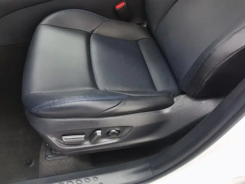 Toyota C-HR 2023 — фото 20