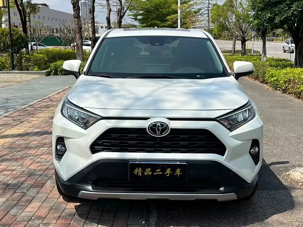 Toyota RAV4 2020 — фото 2