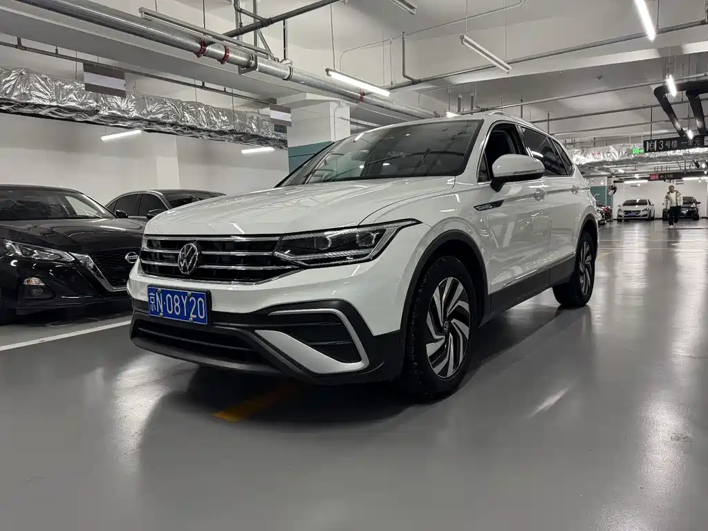 Volkswagen Tiguan L 2024 — фото 1