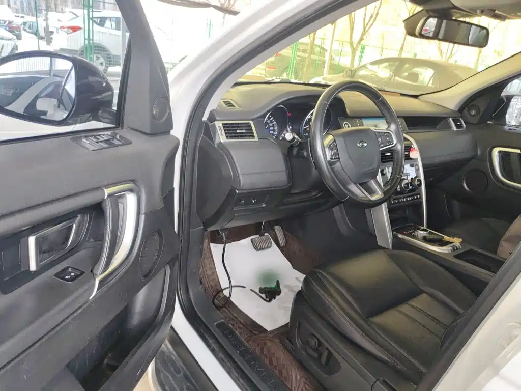 Land Rover Discovery Sport 2017 — фото 12