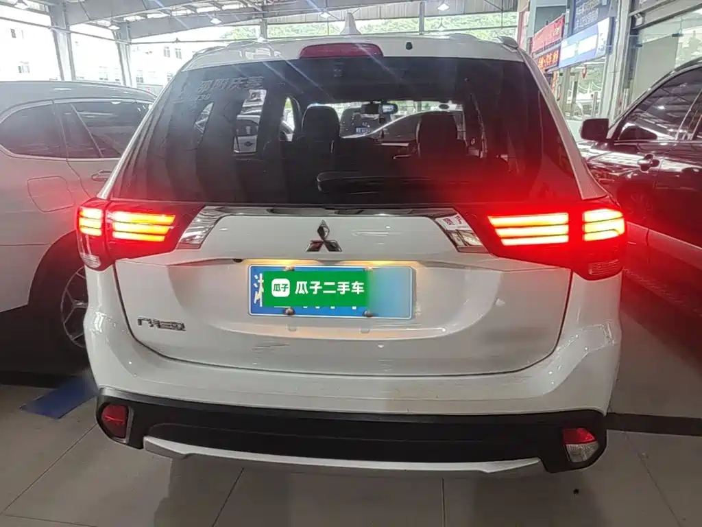 Mitsubishi Outlander 2018 — фото 6