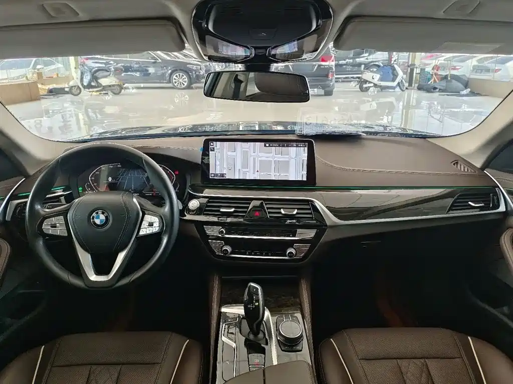 BMW 5 Series 2021 — фото 15
