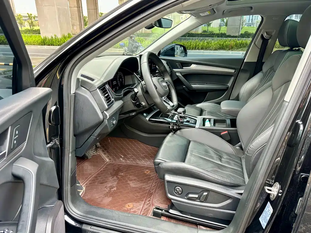 Audi Q5L 2023 — фото 10