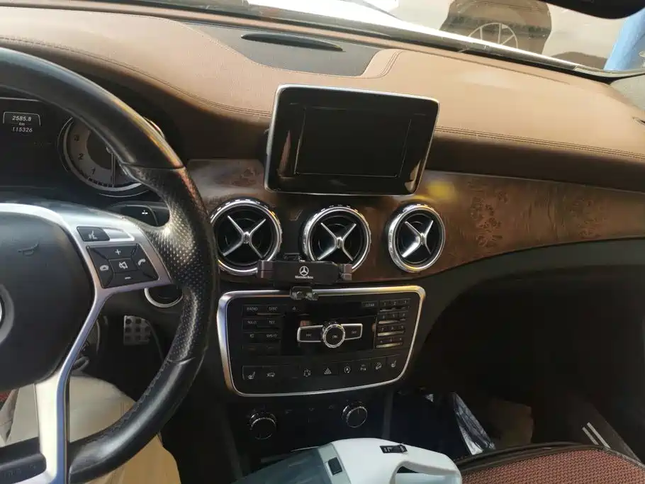 Mercedes-Benz GLA 2015 — фото 13